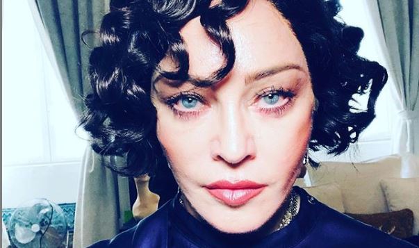 Madonna, de pelo corto y morena, avanza nuevo disco con Lisboa de fondo