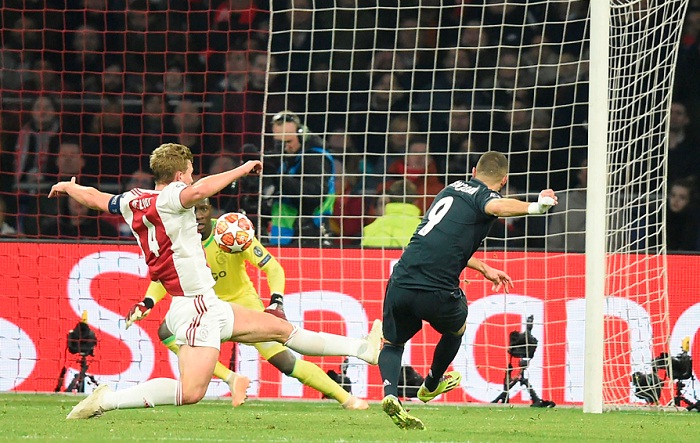 Real Madrid se acerca a los cuartos de Champions tras ganar 2-1 al Ajax
