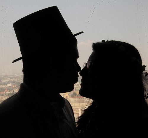 Parejas de diversas preferencias sexuales se «casan» al estilo Las Vegas por San Valentín