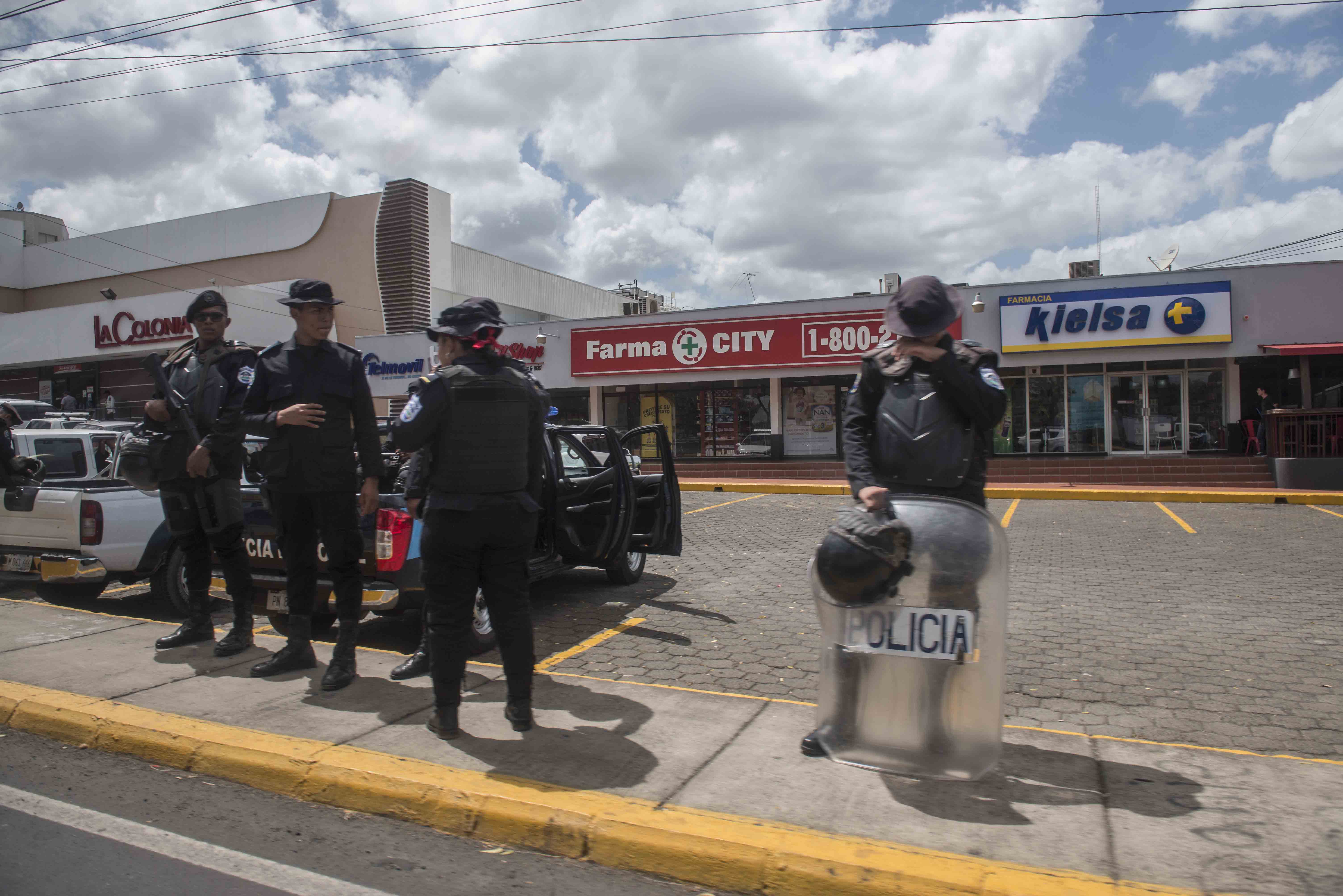 Régimen despliega a policías y antimotines en Camino de Oriente en Managua