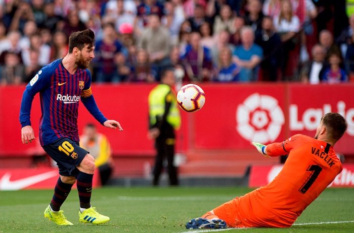 El Barcelona gana en Sevilla con otro recital de Lionel Messi