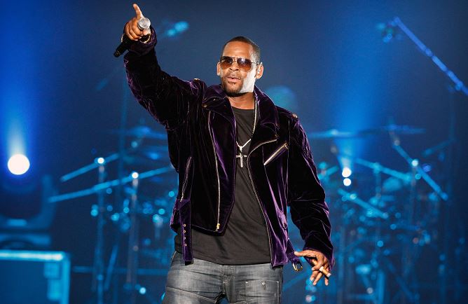 El cantante R. Kelly se declara no culpable de abusos sexuales a tres menores
