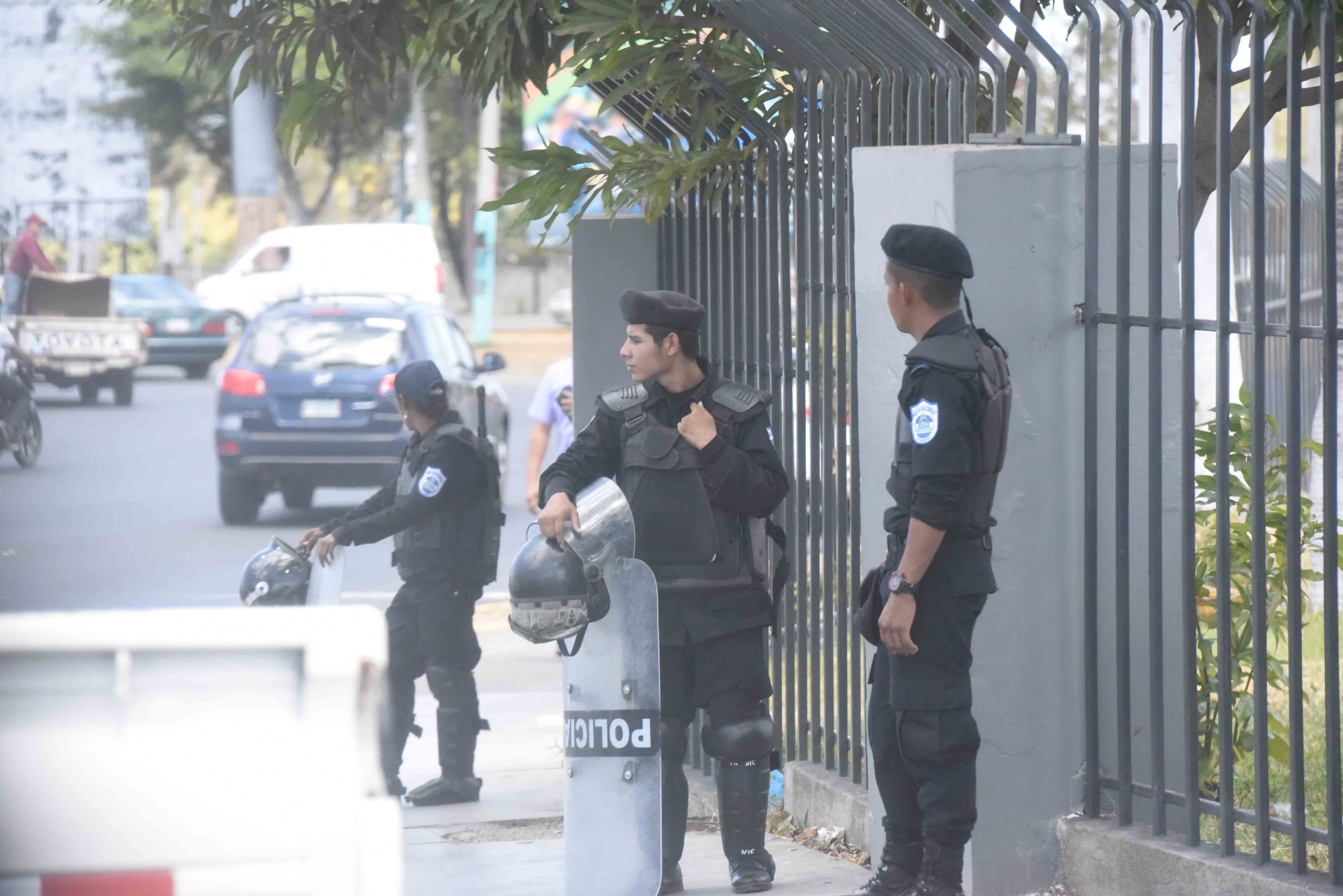 Policía Orteguista mantiene sitiado el centro de Managua