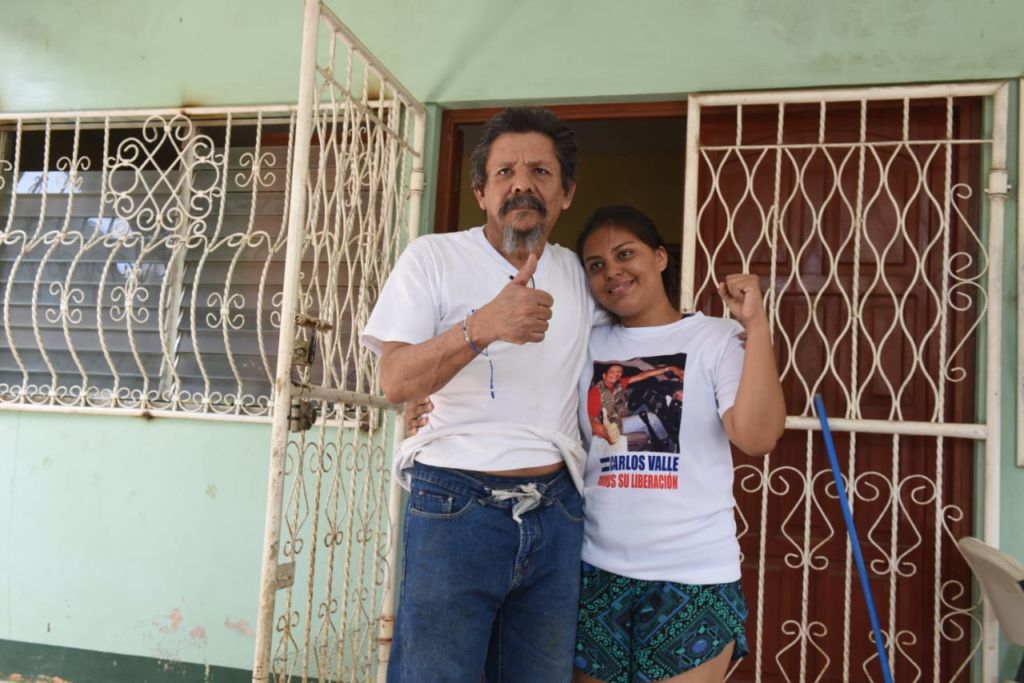 Elsa Valle, Carlos Valle