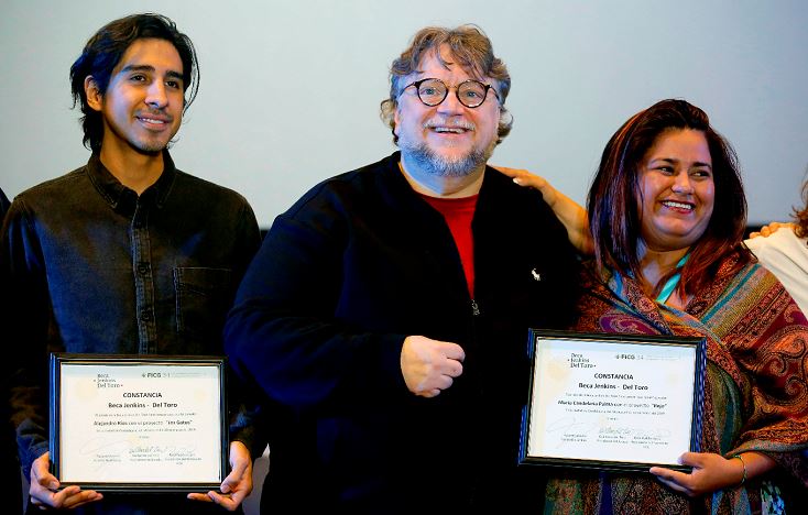 Guillermo del Toro entrega becas para impulsar a jóvenes cineastas