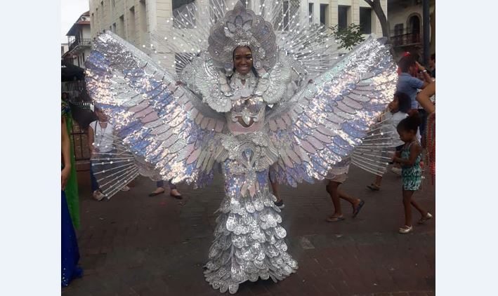 «Mi traje representa a mi gente luchadora que anhela con fe y esperanza que Nicaragua sea libre», dice diseñador