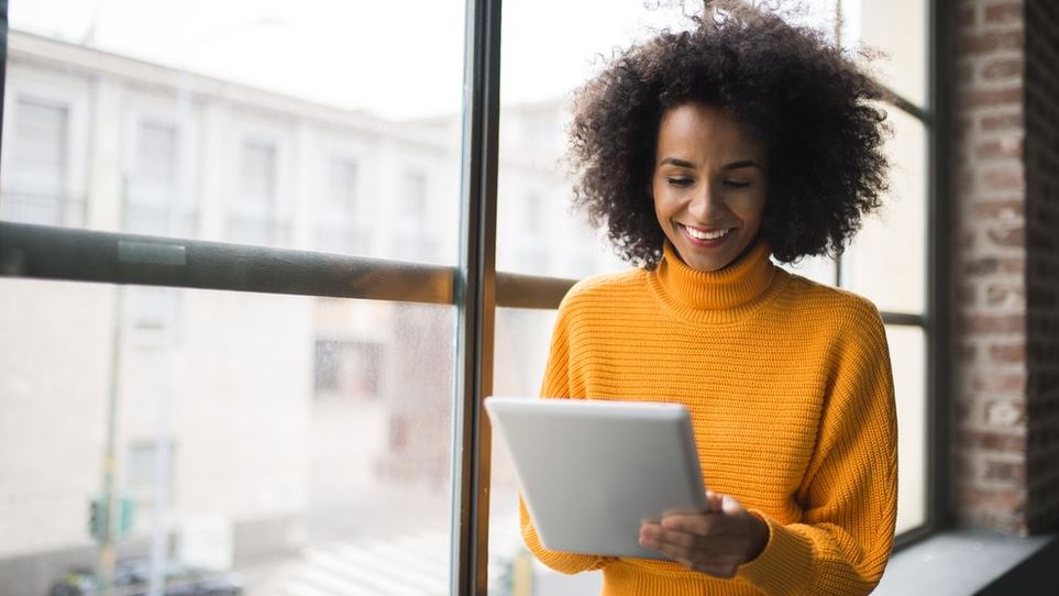 3 cosas que según LinkedIn afectan negativamente a las mujeres que buscan trabajo (y qué se puede hacer al respecto)