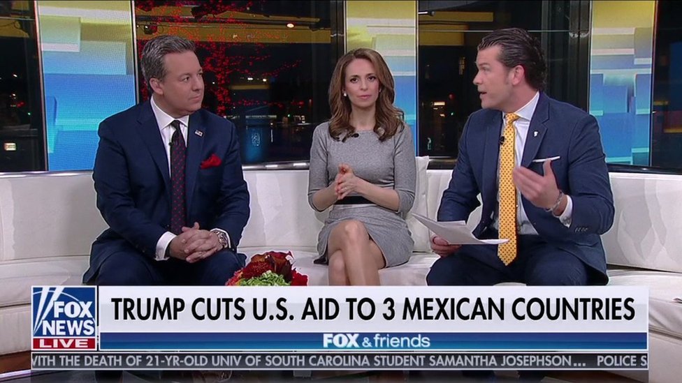 "Trump corta la ayuda estadounidense a tres países mexicanos", decía el cintillo. Fox & Friends