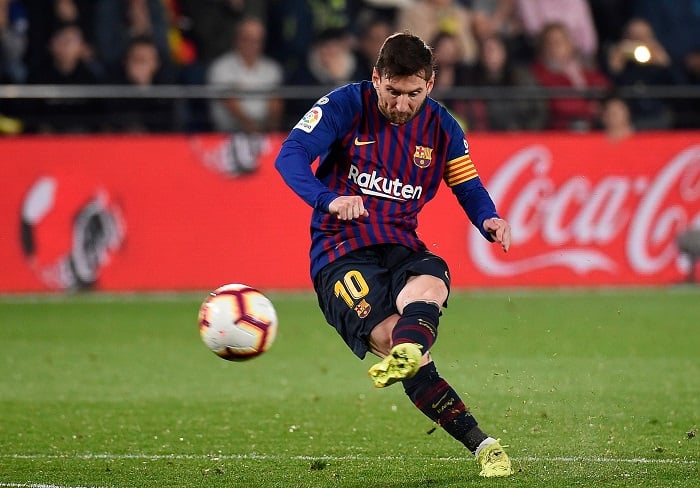 Messi y Suárez rescatan al Barcelona frente al Villarreal