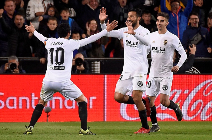 Valencia vence al Real Madrid y se acerca a «zona Champions»