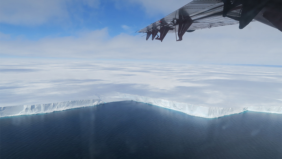 El gigantesco iceberg que se está desprendiendo en la Antártica (y no es por el calentamiento global)