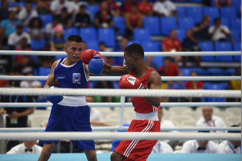 El nicaragüense Kevin Vivas (azul) ganó su primer combate en el boxeo de los Juegos Panamericanos de Lima 2019. LA PRENSA/ARCHIVO/Roberto Fonseca