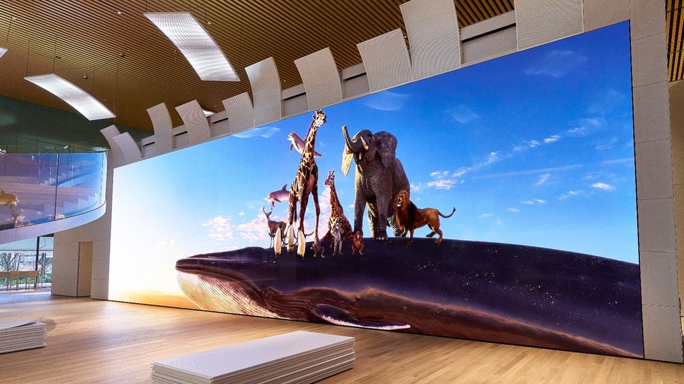 Cómo es la tecnología MicroLED que permitió crear la pantalla más grande del mundo con 20 metros