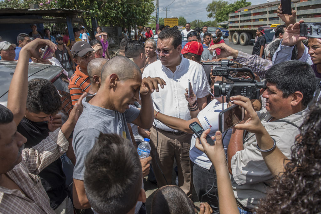 Detenidos durante las protestas en contra de la reformas del INSS fueron puestos en libertad en diferentes puntos de la ciudad de Tipitapa, con sus cabezas rapadas y descalzos