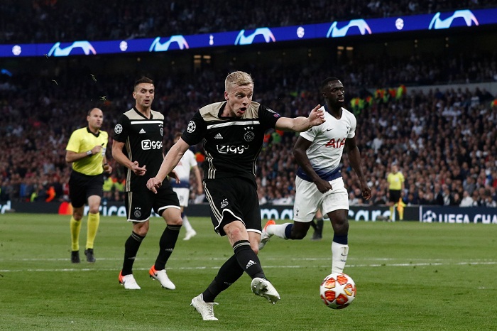 Donny van de Beek anotó el gol con el que el Ajax de Ámsterdan derrotó al Tottenham este martes en Londres, en la ida de semifinal de la Champions League. LA PRENSA/AFP/Adrian DENNIS