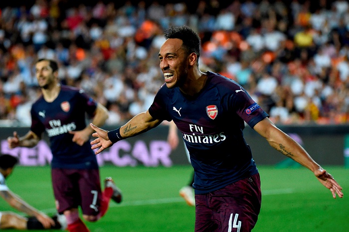 Pierre-Emerick Aubameyang marcó un triplete en la victoria del Arsenal frente a Valencia, este jueves en el partido de vuelta de la semifinal de la Europa League. LA PRENSA/AFP