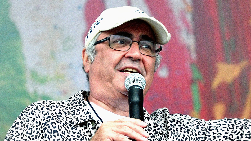 Meghan Markle y el príncipe Harry: el presentador Danny Baker se disculpa por el tuit sobre el bebé real por el que fue despedido de la BBC