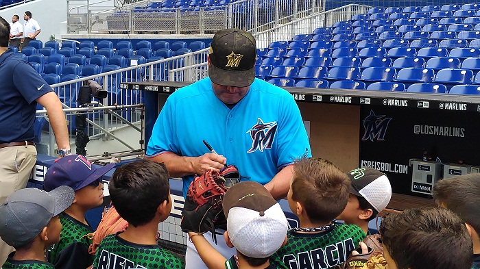Freddi González, actual coach de los Marlins de Miami, fue mánager de los Bravos de Atlanta cuando el nica Elmer Reyes peleaba por ascender a Grandes Ligas. LA PRENSA/GERALD HERNÁNDEZ