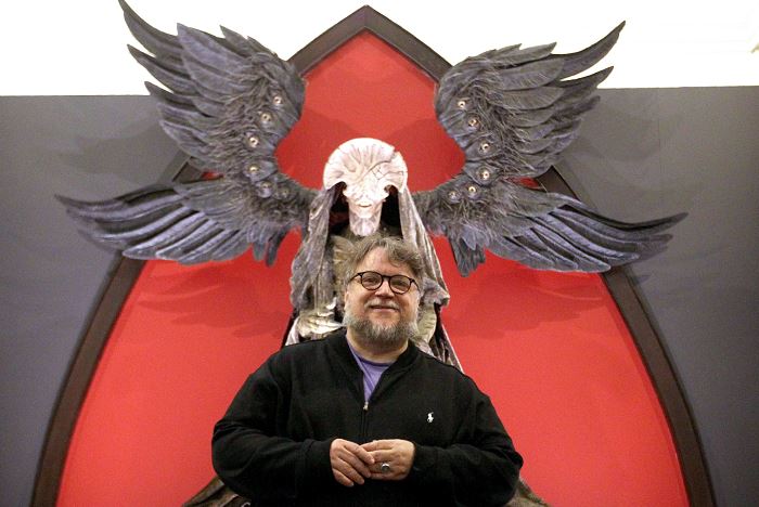 El cineasta mexicano Del Toro exhibe a los monstruos de sus películas