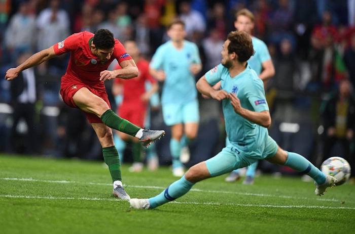 Gonçalo Guedes marcó el gol con el que Portugal venció a Holanda, para ganar el primer título de la Liga de Naciones de la UEFA. LA PRENSA/AFP/PATRICIA DE MELO MOREIRA