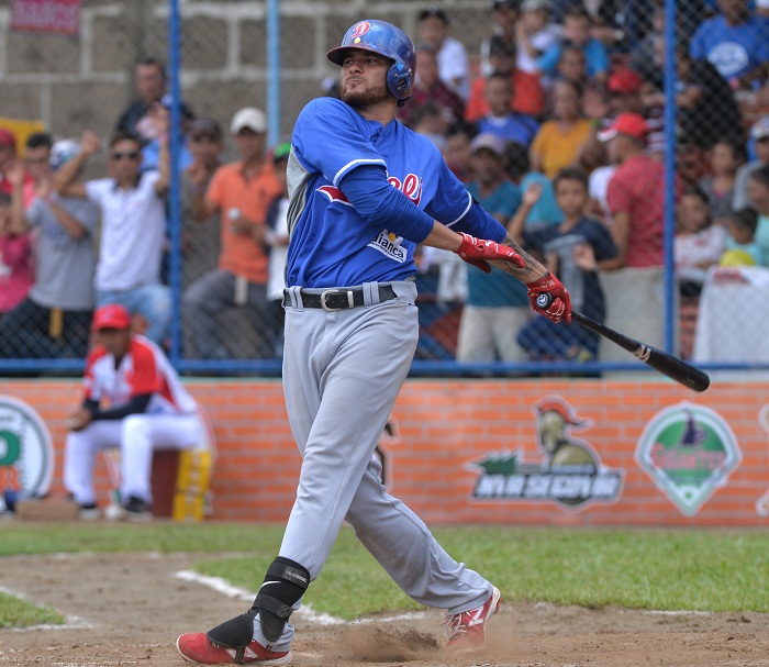 Ramón Flores conectó su décimo jonrón del campeonato con Estelí, que logró la barrida frente al San Fernando el domingo en Masaya. LA PRENSA/JADER FLORES