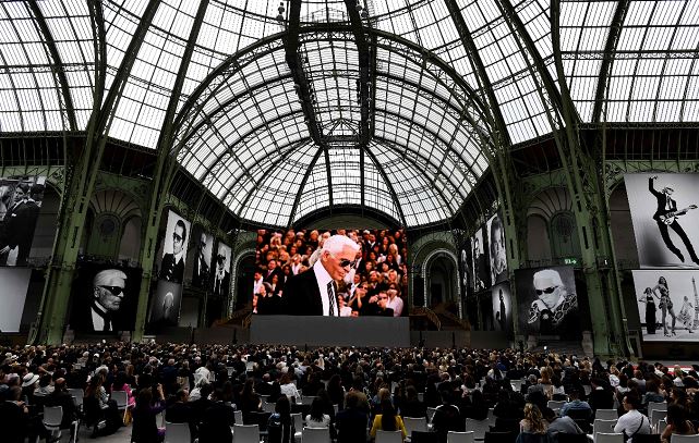 Vibrante homenaje a Karl Lagerfeld en París
