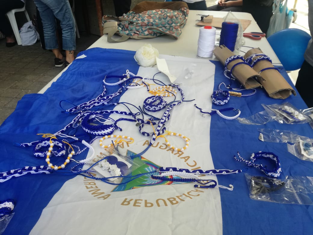 Presos políticos excarcelados realizan Feria Azul y Blanco para recaudar fondos