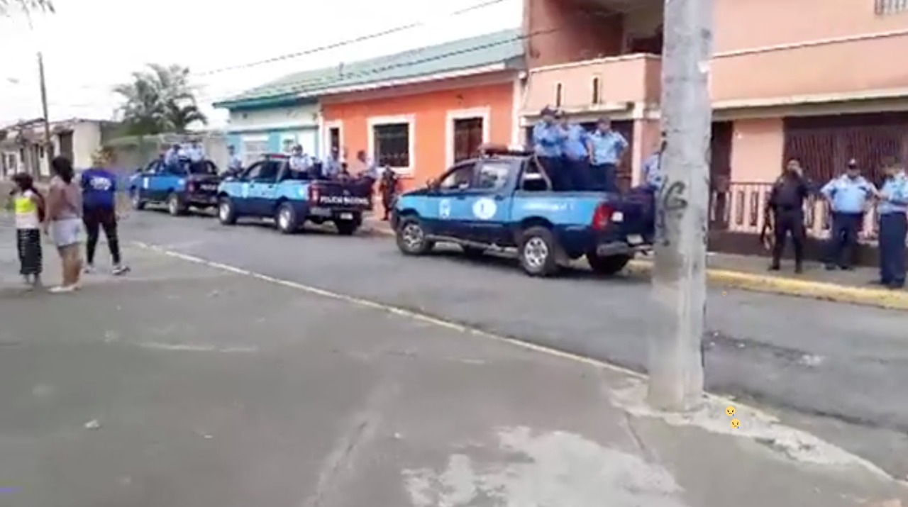 Antimotines asedian a pobladores afuera de una iglesia en Jinotepe