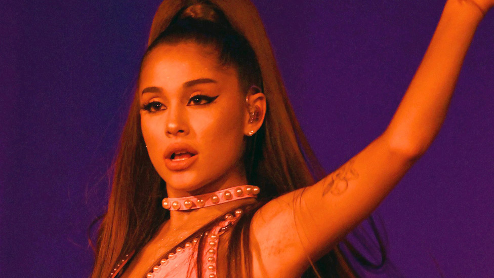 Ariana Grande explica a sus seguidores por qué rompió a llorar en medio de un concierto en Estados Unidos