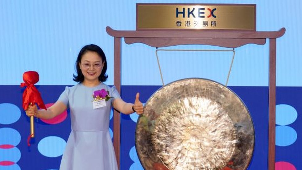 La increíble trayectoria de Zhong Huijuan, la exprofesora china que se convirtió en «la mujer más rica de Asia»