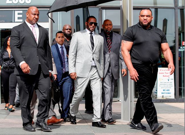 R. Kelly arrestado por abuso sexual de menores