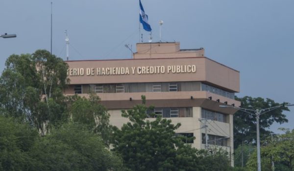 La dictadura afronta desde el 2019, con excepción del 2020 y parte del 2021, fuertes dificultades para conseguir financiamiento fresco. LA PRENSA/archivo.