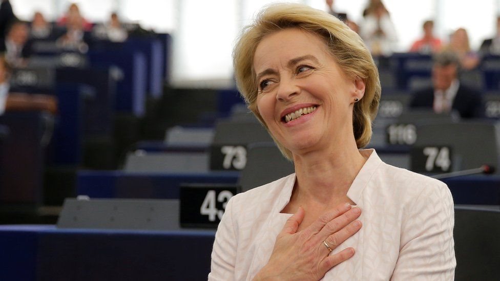 Quién es Ursula von der Leyen, la primera mujer elegida para presidir la Comisión Europea