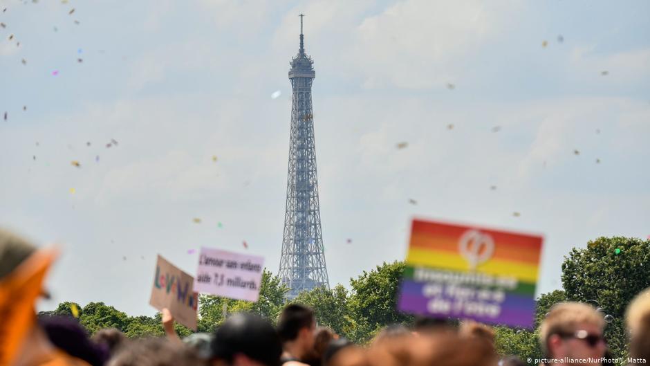Francia: Gais podrán donar sangre tras cuatro meses sin sexo