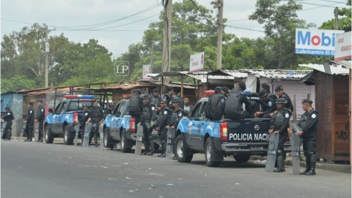 Policía Orteguista asedia los alrededores de la Universidad Centroamericana durante un plantón