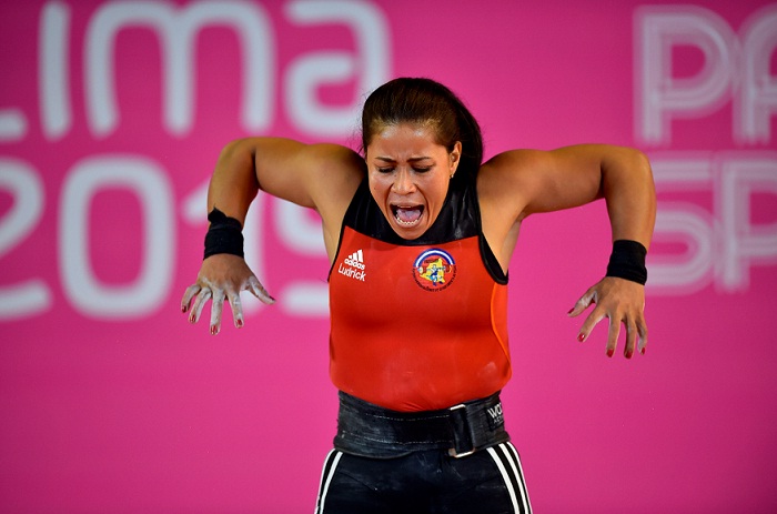Sema Nancy Ludrick levantó un total de 201 kilos en la categoría de 64, en el levantamiento de pesas de los Juegos Panamericanos de Lima 2019. LA PRENSA/ AFP/ Pedro Pardo