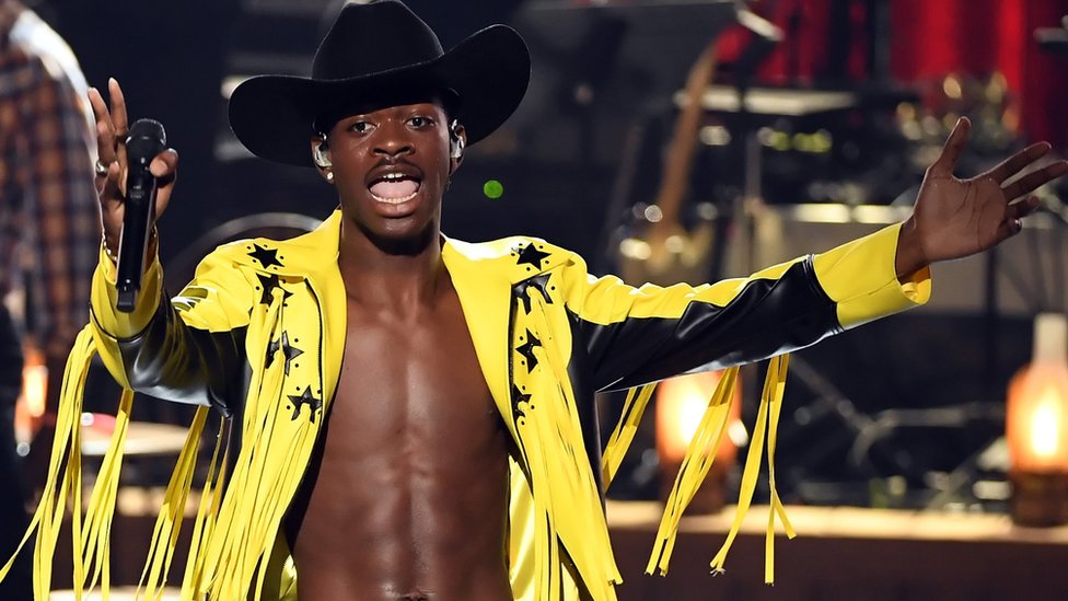 «Old Town Road» de Lil Nas X: cómo TikTok, Billy Ray Cyrus y una polémica sobre el racismo la convirtieron en la canción número 1 en EE.UU.