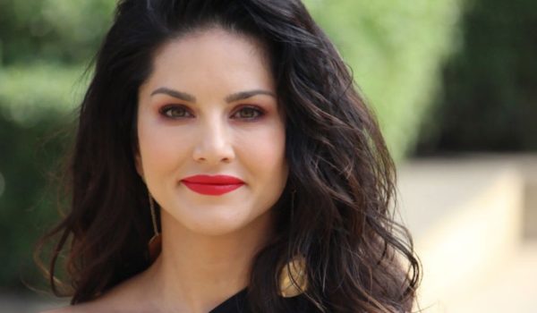 El joven que no puede vivir tranquilo porque lo confunden con Sunny Leone, estrella de Bollywood