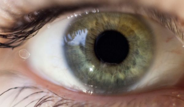 La prueba que revela si mientes con solo mirarte a los ojos