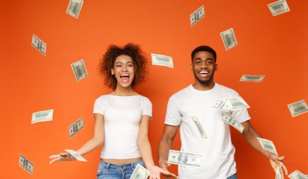 Los 5 errores más graves que los jóvenes cometen con su dinero