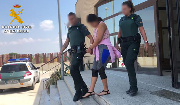 Guardia Civil de España desarticula una red que traficaba mujeres nicaragüenses y las obligaba a cuidar ancianos