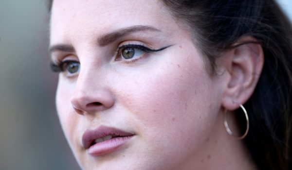 Lana del Rey lanza una nueva canción en respuesta a los tiroteos masivos