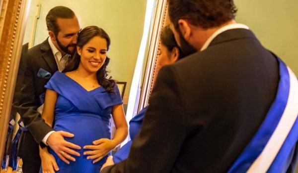 «Nuestra hija Layla acaba de nacer», anunció el presidente salvadoreño Nayib Bukele