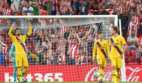Barcelona no contó con Messi y vio salir por lesión a Luis Suárez, en su primer partido y derrota en la Liga española. LA PRENSA/ AFP/ ANDER GILLENEA