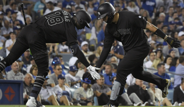 Yanquis golpean a los Dodgers en duelo de gigantes