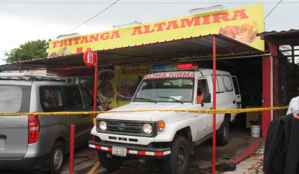 Encuentran el cadáver de una mujer en una comidería en Managua