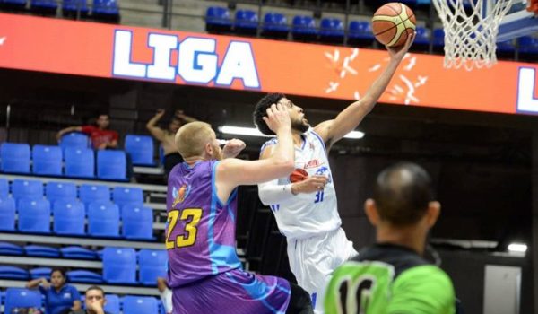 Liga Superior de Baloncesto: Leones mantienen dominio sobre Jass y recuperan el segundo lugar