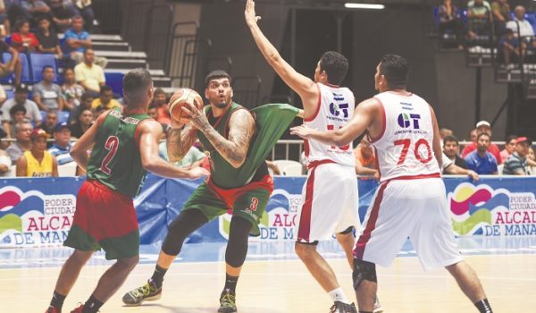 Liga Superior de Baloncesto: Owens Pérez encendido y supera por 16 puntos a Ryann Abraham como líder encestador