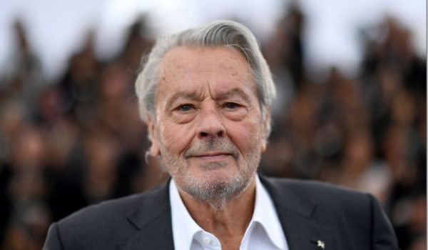 Actor francés Alain Delon está «cada vez mejor», afirma su hijo para tranquilizar a sus admiradores