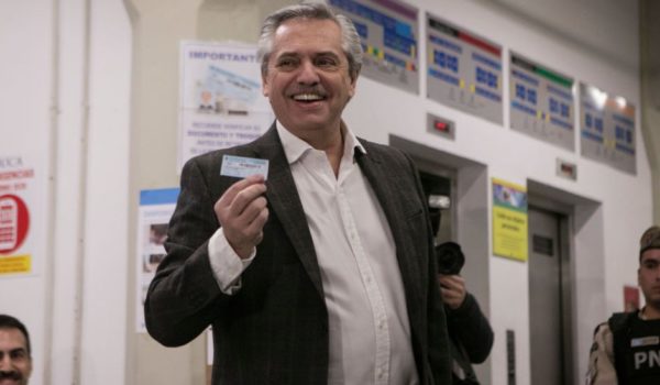 PASO: Alberto Fernández, candidato del kirchnerismo, propina una contundente derrota a Mauricio Macri en las elecciones primarias en Argentina